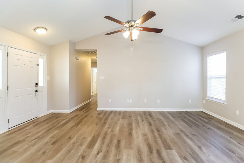 1,780/Mo, 4603 Avalon Forest Ln Charlotte, NC 28269 Living Room View