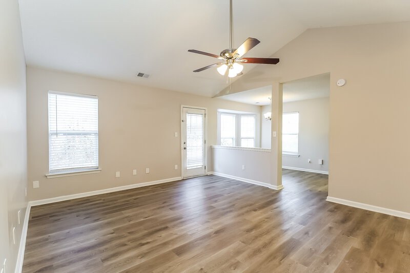 1,780/Mo, 4603 Avalon Forest Ln Charlotte, NC 28269 Living Room View 2