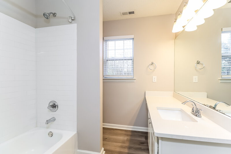 1,780/Mo, 4603 Avalon Forest Ln Charlotte, NC 28269 Main Bathroom View