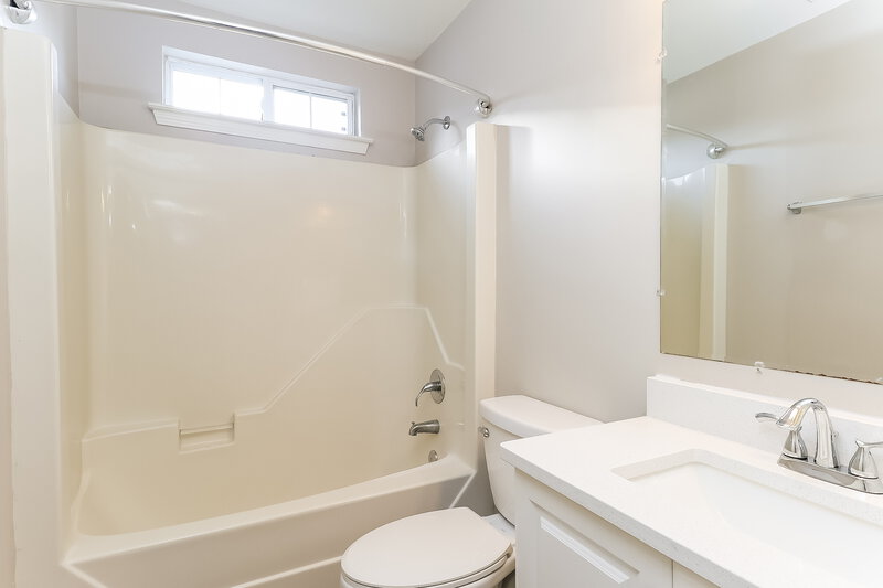 1,780/Mo, 4603 Avalon Forest Ln Charlotte, NC 28269 Bathroom View