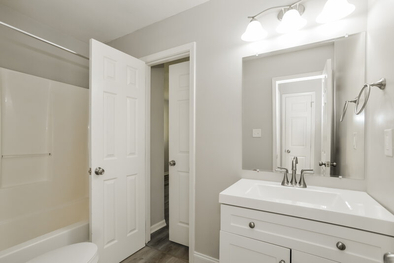 1,930/Mo, 7218 Kavan Hunter Dr Charlotte, NC 28214 Bathroom View