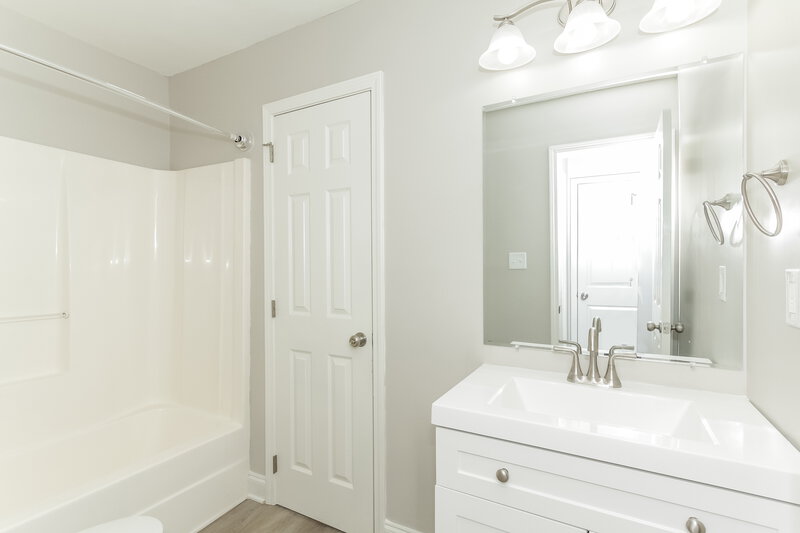 2,035/Mo, 7218 Kavan Hunter Dr Charlotte, NC 28214 Bathroom View