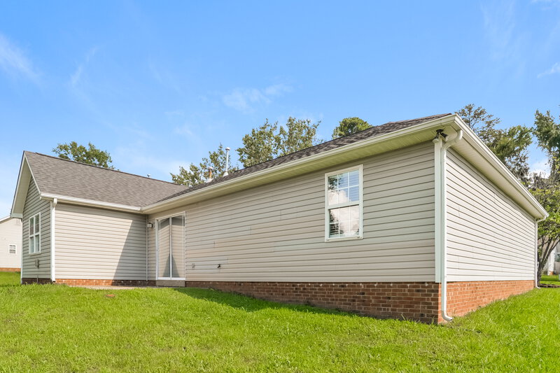 1,930/Mo, 7218 Kavan Hunter Dr Charlotte, NC 28214 Rear View