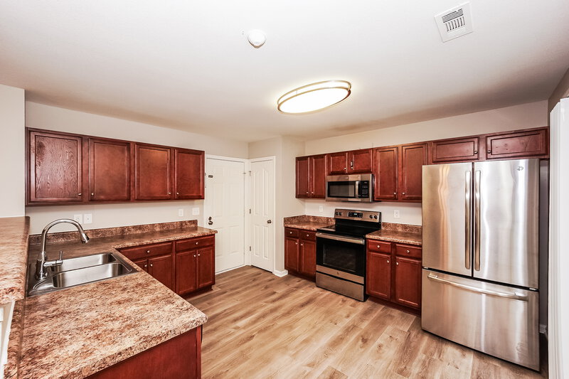 1,910/Mo, 1125 Swearngan Ridge Ct Charlotte, NC 28216 Kitchen View