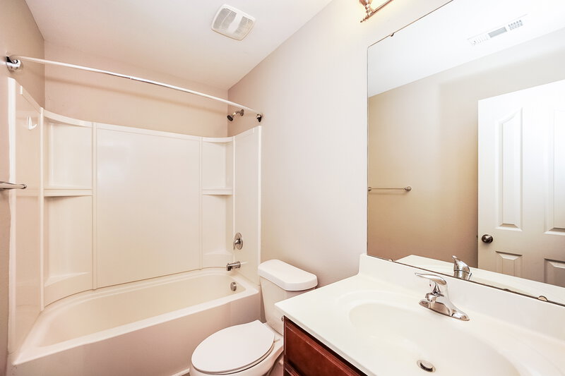 1,910/Mo, 1125 Swearngan Ridge Ct Charlotte, NC 28216 Bathroom View