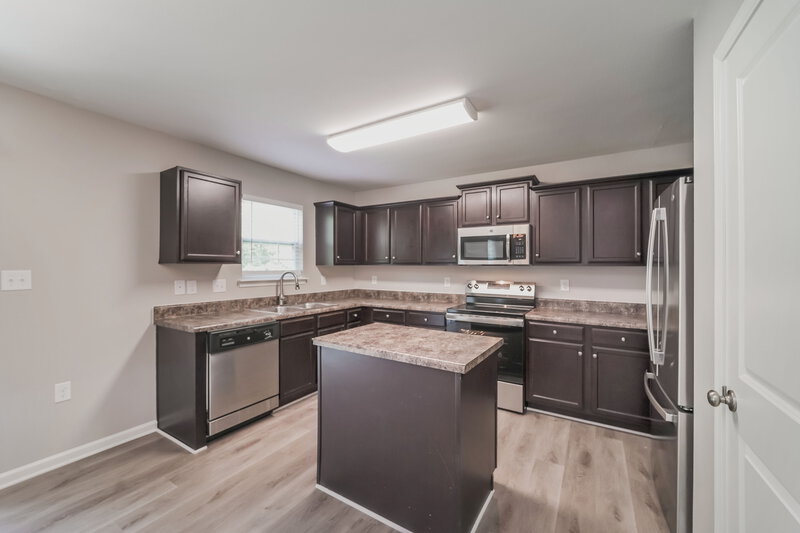 1,935/Mo, 3824 Alexander Forest Dr Charlotte, NC 28269 Kitchen View