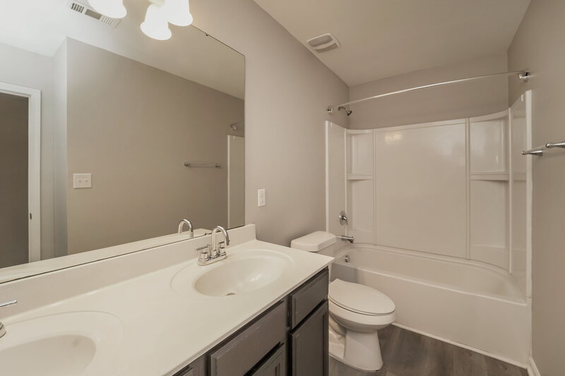 1,935/Mo, 3824 Alexander Forest Dr Charlotte, NC 28269 Bathroom View