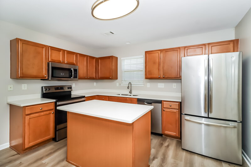 1,925/Mo, 5814 Twin Brook Dr Charlotte, NC 28269 Kitchen View