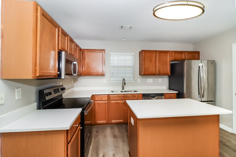 1,925/Mo, 5814 Twin Brook Dr Charlotte, NC 28269 Kitchen View 2