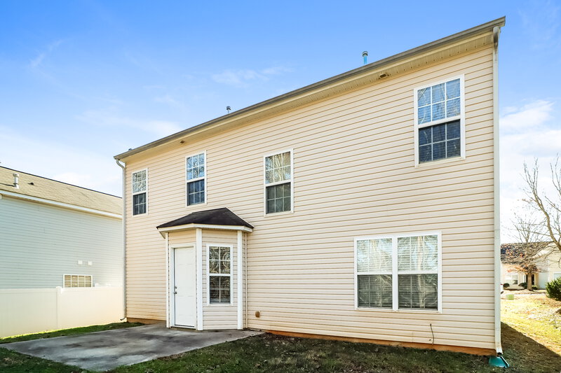 1,925/Mo, 5814 Twin Brook Dr Charlotte, NC 28269 Rear View