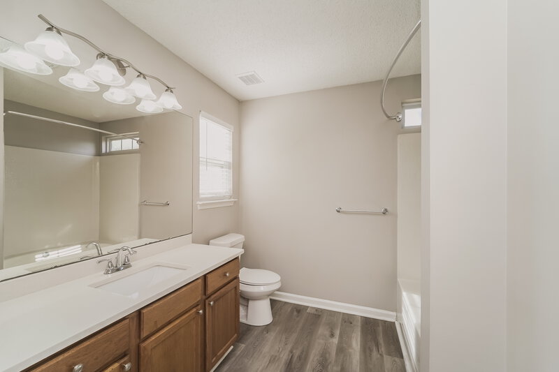1,685/Mo, 3514 Joel Turner Dr Charlotte, NC 28216 Main Bathroom View