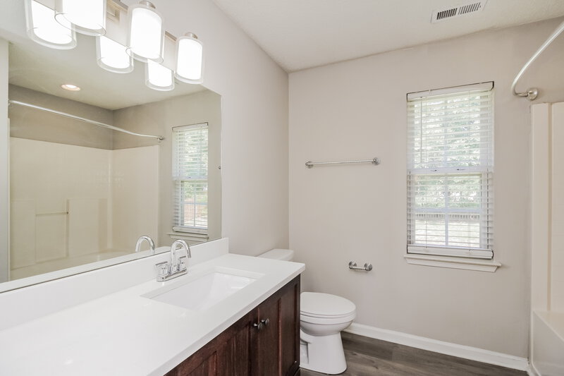 1,980/Mo, 6816 Alydar Ct Charlotte, NC 28216 Main Bathroom View