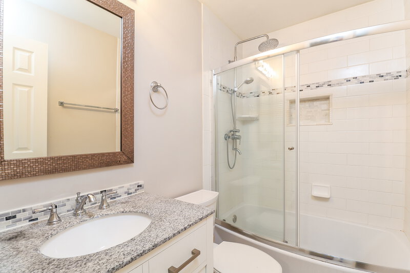 2,040/Mo, 3620 Luton Ct Charlotte, NC 28262 Main Bathroom View
