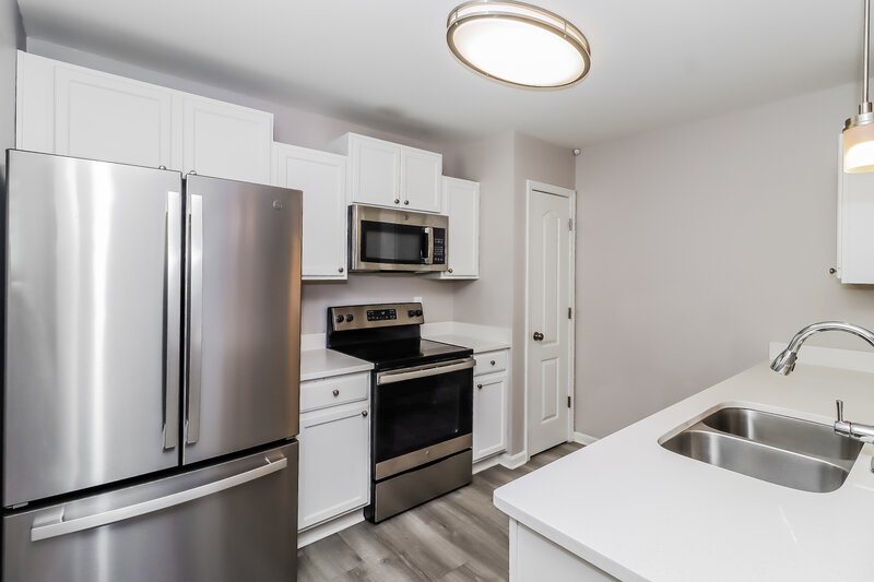 1,895/Mo, 7413 Hidden Creek Dr Charlotte, NC 28214 Kitchen View