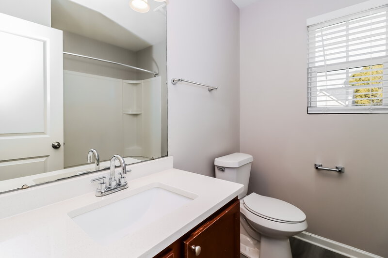 1,895/Mo, 7413 Hidden Creek Dr Charlotte, NC 28214 Main Bathroom View