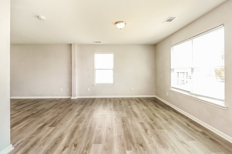 1,945/Mo, 1933 Eastway Dr Dallas, NC 28034 Living Room View