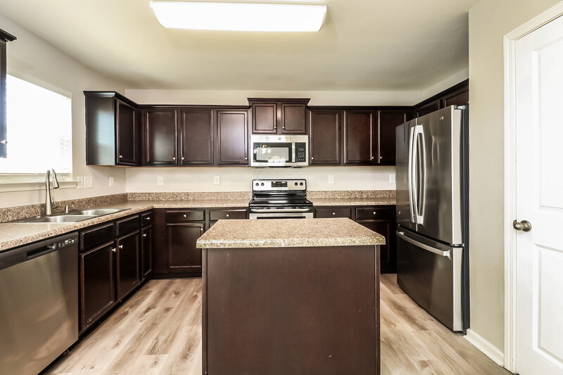 1,945/Mo, 1933 Eastway Dr Dallas, NC 28034 Kitchen View