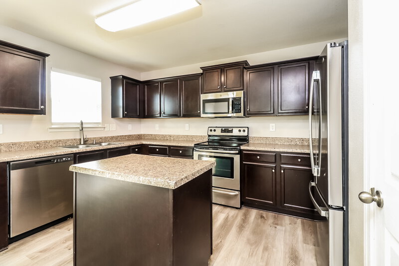 1,945/Mo, 1933 Eastway Dr Dallas, NC 28034 Kitchen View 2