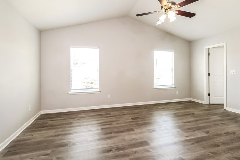 1,945/Mo, 1933 Eastway Dr Dallas, NC 28034 Main Bedroom View