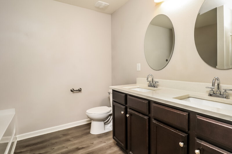 1,945/Mo, 1933 Eastway Dr Dallas, NC 28034 Bathroom View