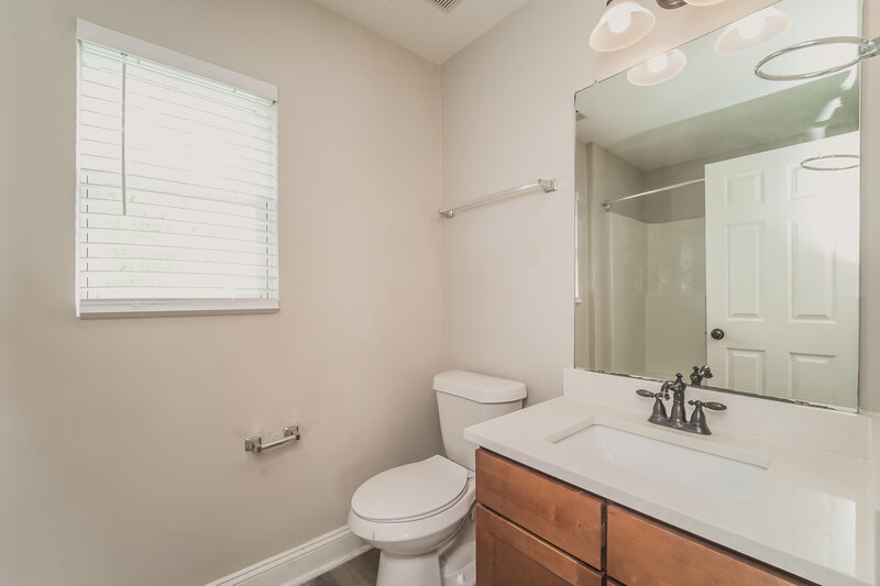 1,840/Mo, 13603 Riding Hill Ave Charlotte, NC 28213 Main Bathroom View
