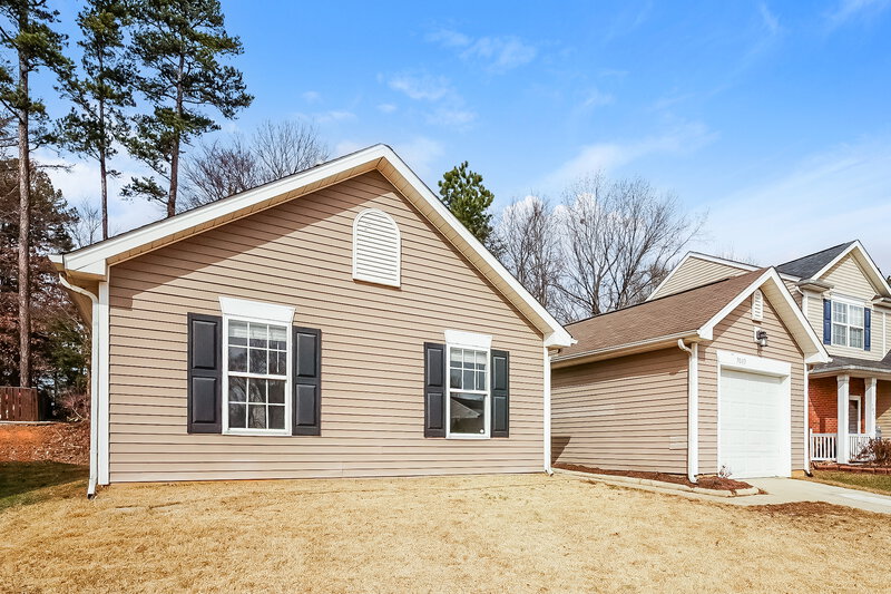 1,810/Mo, 7013 Sunman Rd Charlotte, NC 28216 Front View