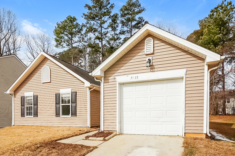 1,810/Mo, 7013 Sunman Rd Charlotte, NC 28216 Front View 2