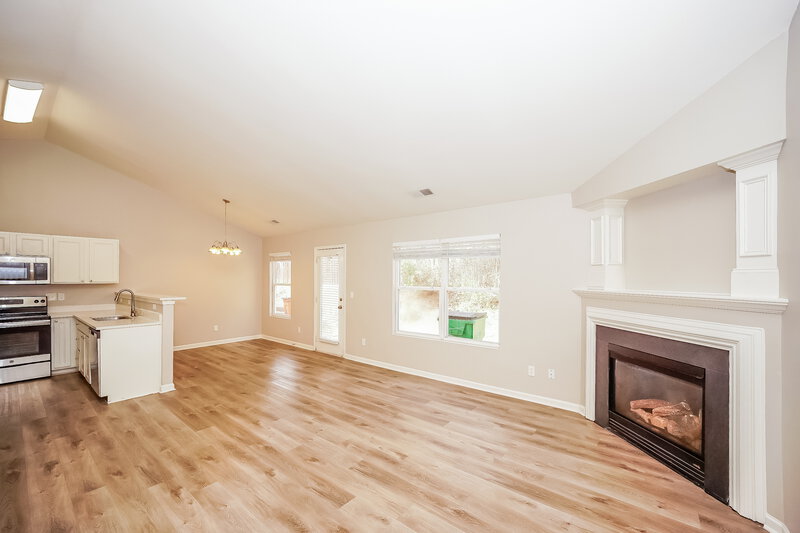 1,810/Mo, 7013 Sunman Rd Charlotte, NC 28216 Living Room View 2