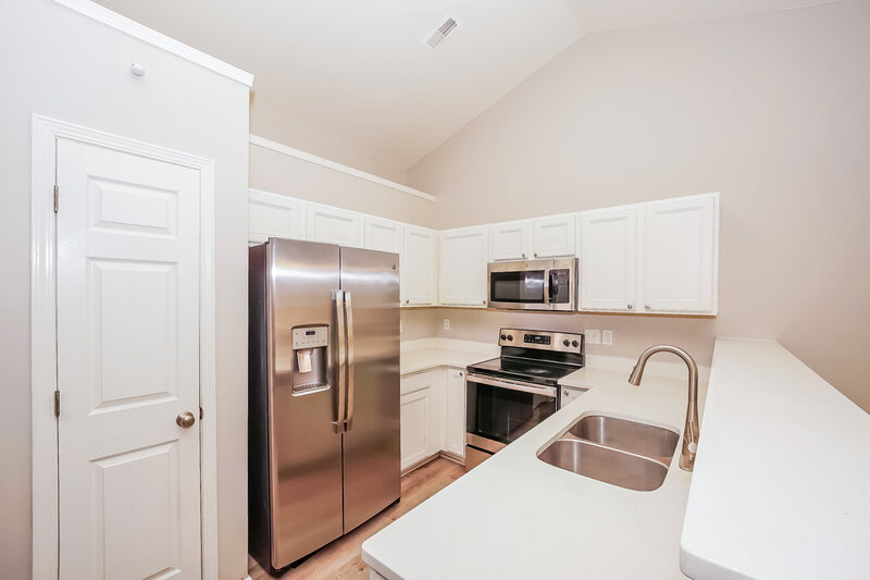1,810/Mo, 7013 Sunman Rd Charlotte, NC 28216 Kitchen View