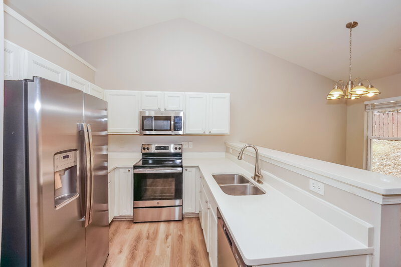 1,810/Mo, 7013 Sunman Rd Charlotte, NC 28216 Kitchen View 2