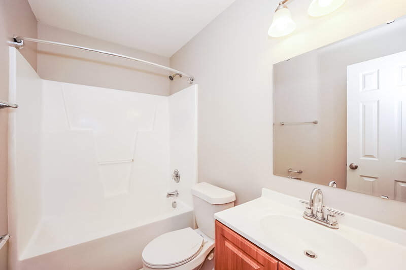 1,810/Mo, 7013 Sunman Rd Charlotte, NC 28216 Bathroom View