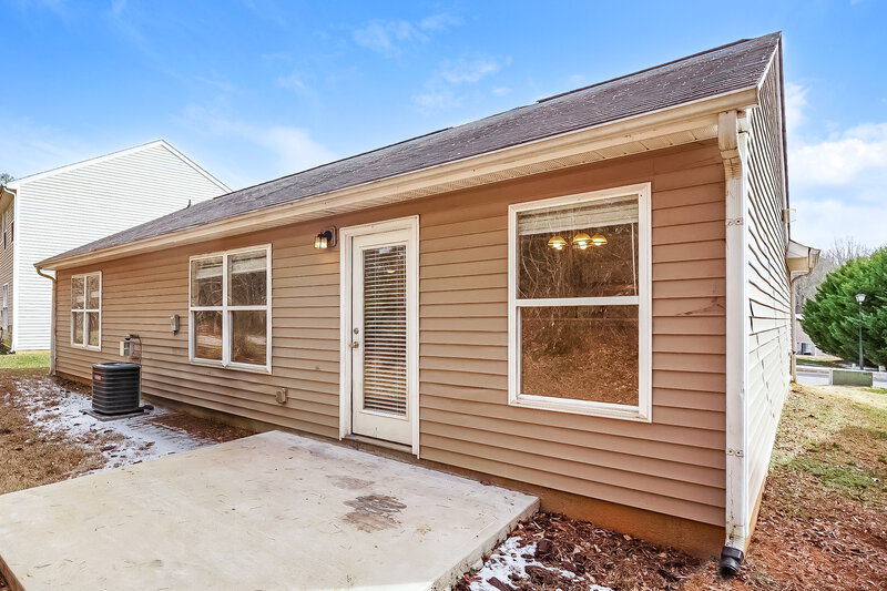 1,810/Mo, 7013 Sunman Rd Charlotte, NC 28216 Rear View