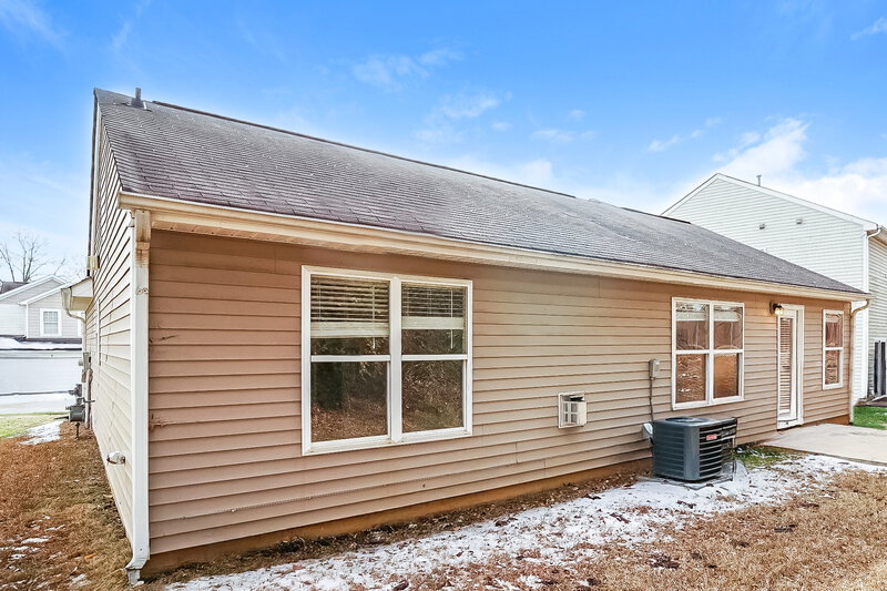 1,810/Mo, 7013 Sunman Rd Charlotte, NC 28216 Rear View 3