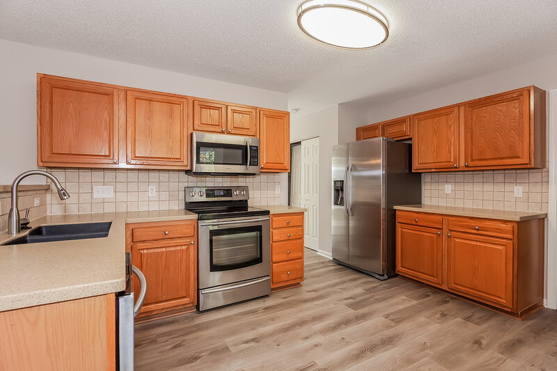 2,250/Mo, 5513 Brook Falls Ct Unit 13 Charlotte, NC 28269 Kitchen View