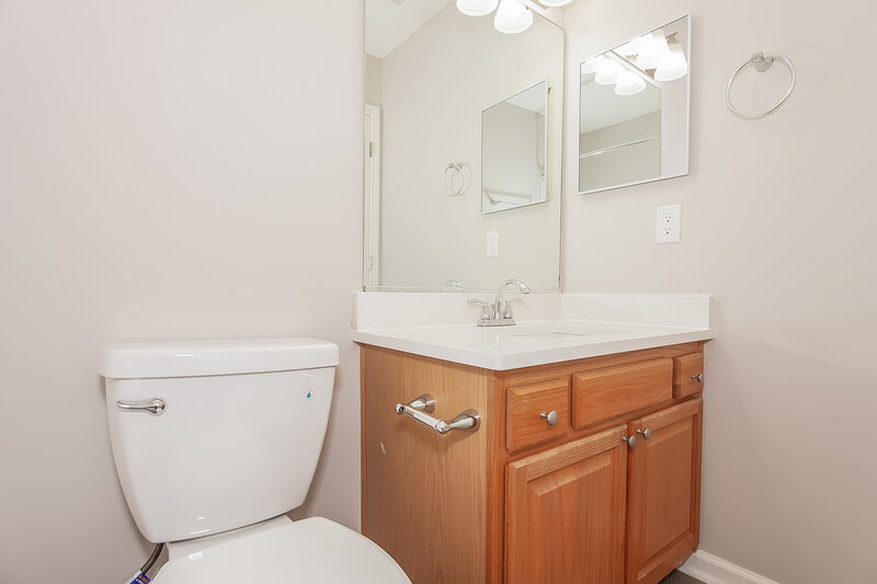 2,250/Mo, 5513 Brook Falls Ct Unit 13 Charlotte, NC 28269 Bathroom View
