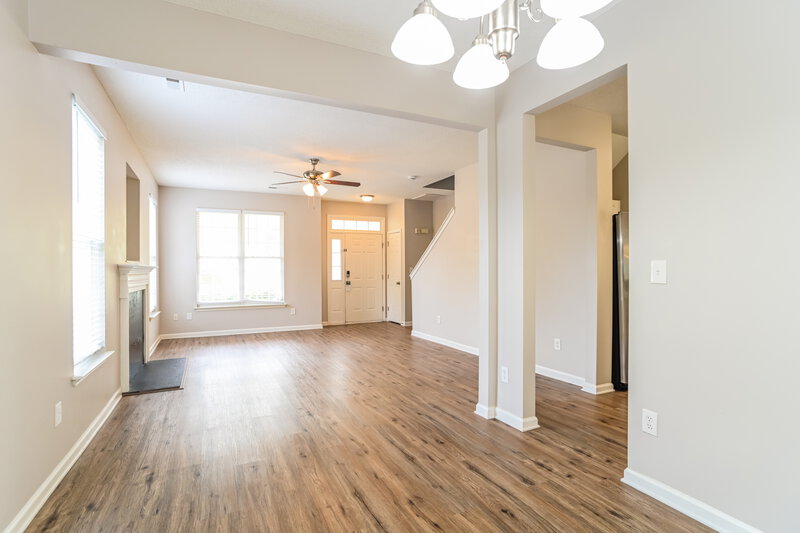 2,335/Mo, 12411 Cumberland Crest Dr Huntersville, NC 28078 Living Room View 2