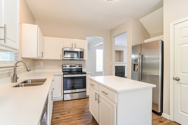 2,335/Mo, 12411 Cumberland Crest Dr Huntersville, NC 28078 Kitchen View 2