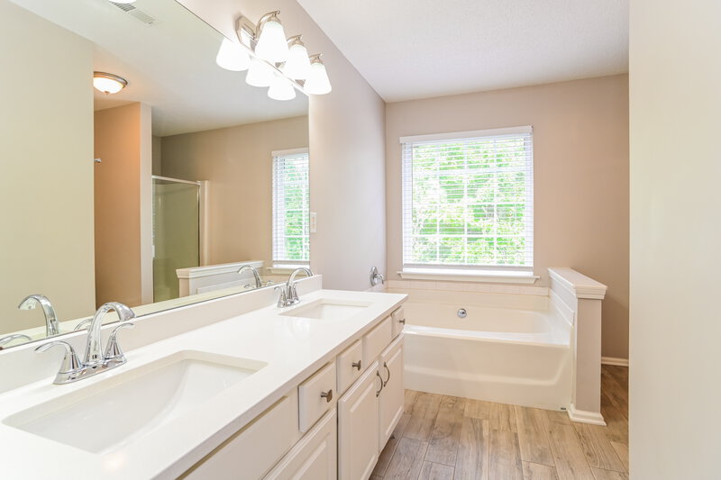 2,335/Mo, 12411 Cumberland Crest Dr Huntersville, NC 28078 Main Bathroom View