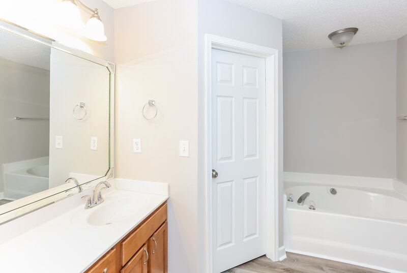 1,870/Mo, 2647 Captains Watch Rd NE Kannapolis, NC 28083 Main Bathroom View