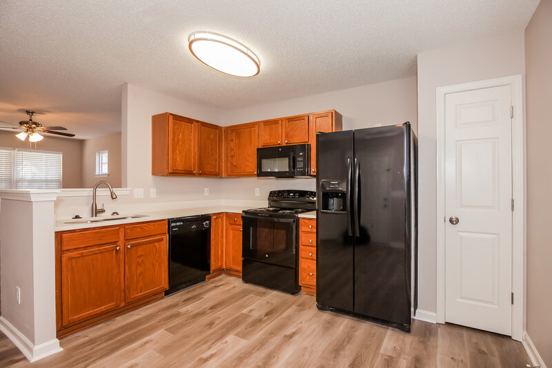 1,690/Mo, 6520 Rockwell Blvd Charlotte, NC 28269 Kitchen View 2