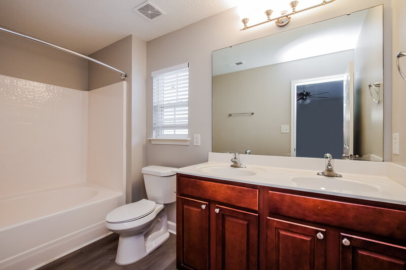 2,305/Mo, 1038 Allegiance Dr Charlotte, NC 28217 Main Bathroom View