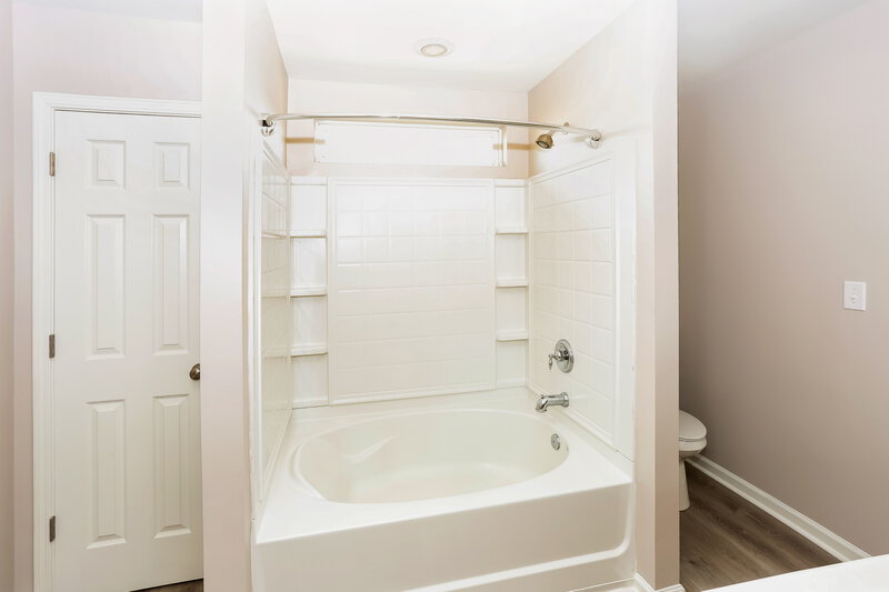 3,030/Mo, 2012 Quill Ct Kannapolis, NC 28083 Main Bathroom View