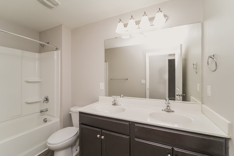 2,020/Mo, 6904 Broad Valley Ct Charlotte, NC 28216 Bathroom View