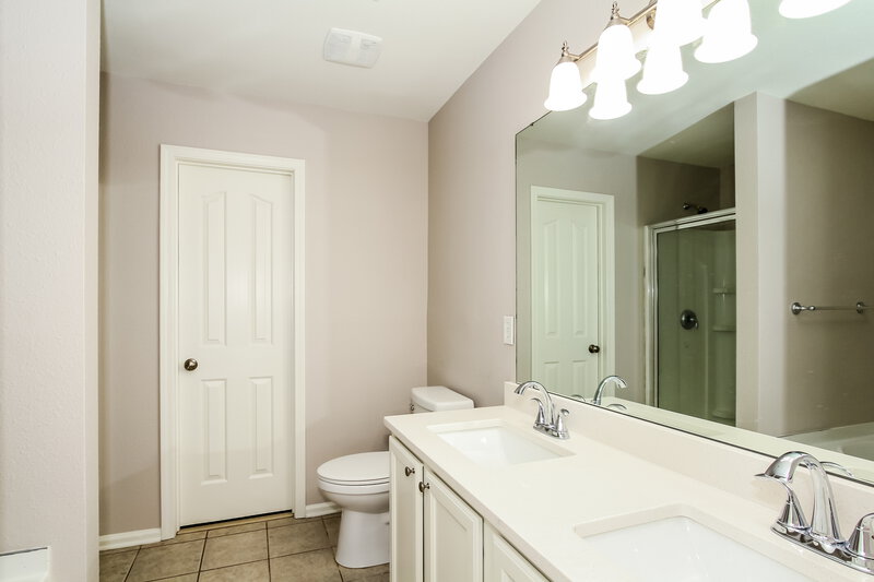 2,280/Mo, 4521 Oakburn Drive Charlotte, NC 28269 Main Bathroom View