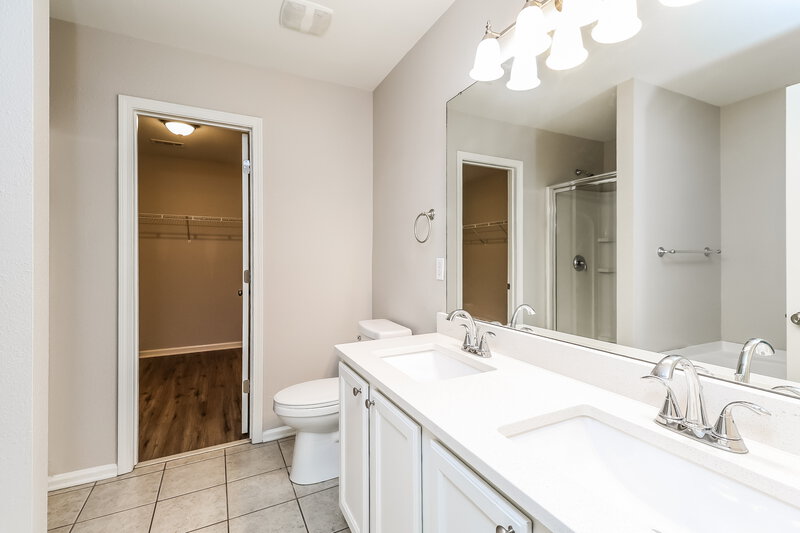 2,220/Mo, 4521 Oakburn Drive Charlotte, NC 28269 Main Bathroom View