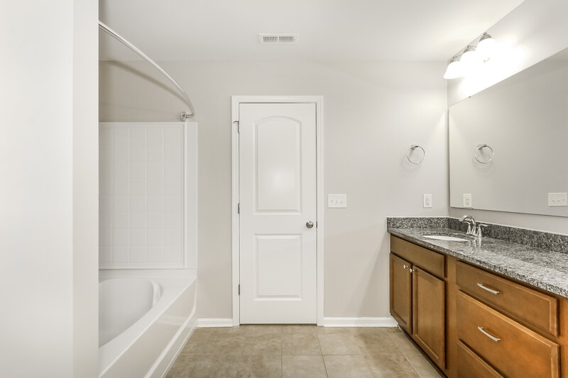 3,410/Mo, 2101 Lake Vista Drive Mount Holly, NC 28120 Main Bathroom View