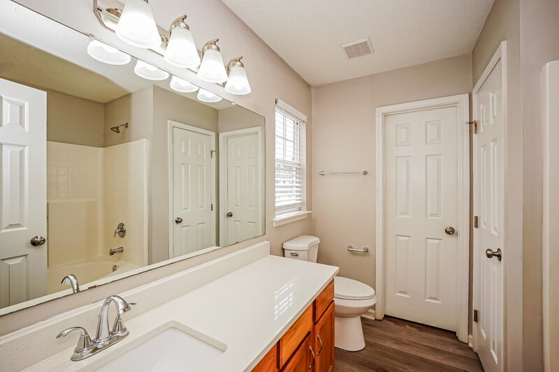 1,890/Mo, 2082 Chapel Creek Rd Concord, NC 28025 Main Bathroom View