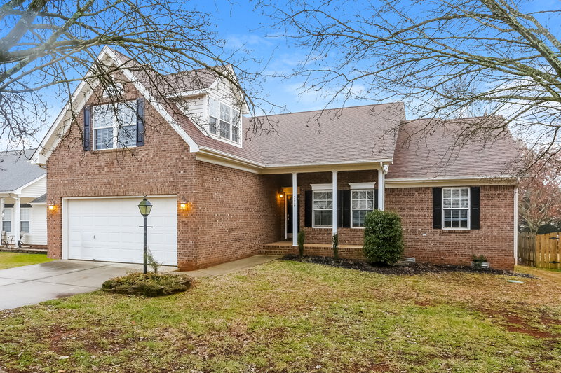 3,710/Mo, 5719 Falls Ridge Ln Charlotte, NC 28269 Front View