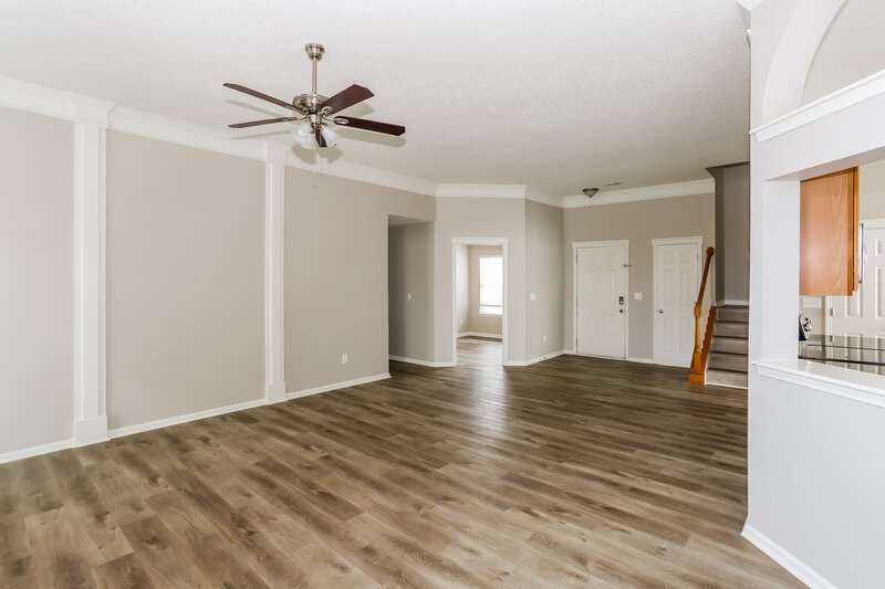 3,710/Mo, 5719 Falls Ridge Ln Charlotte, NC 28269 Living Room View 3