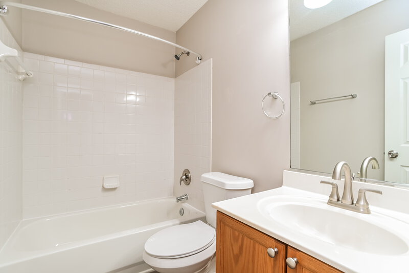 2,180/Mo, 3522 Mayspring Pl Charlotte, NC 28269 Bathroom View